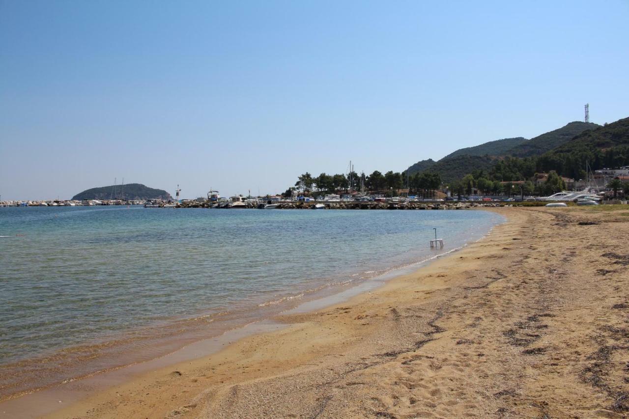 Litsa Villa Nea Iraklitsa Bagian luar foto