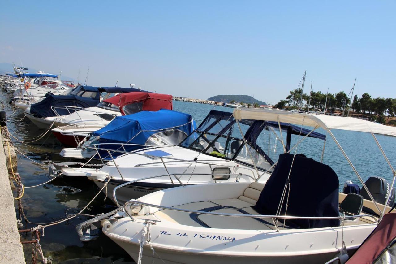 Litsa Villa Nea Iraklitsa Bagian luar foto